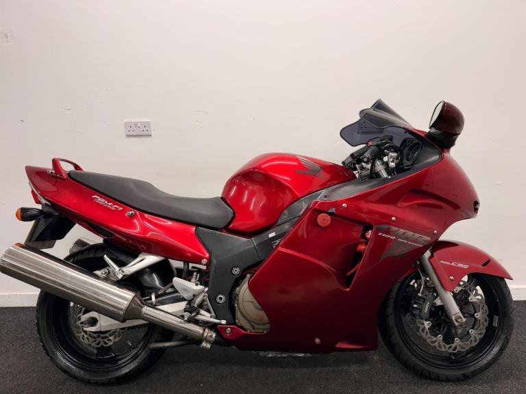 HONDA CBR11000 XX ** CENTRE STAND - REAR HUGGER - WARRANTY **