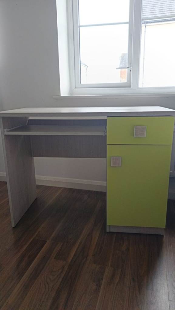 Kids computer desk 