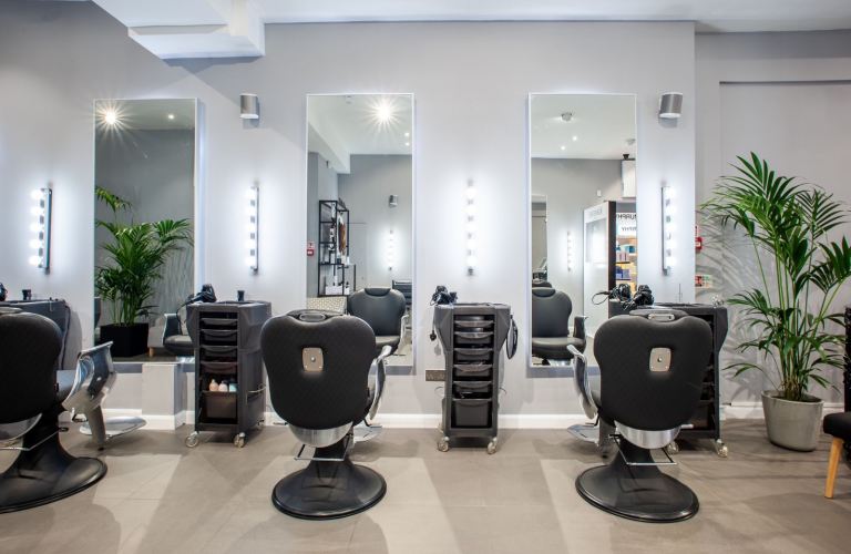 Beauty salon chairs and beauty rooms to rent  – Prime Oxford Circus Location London