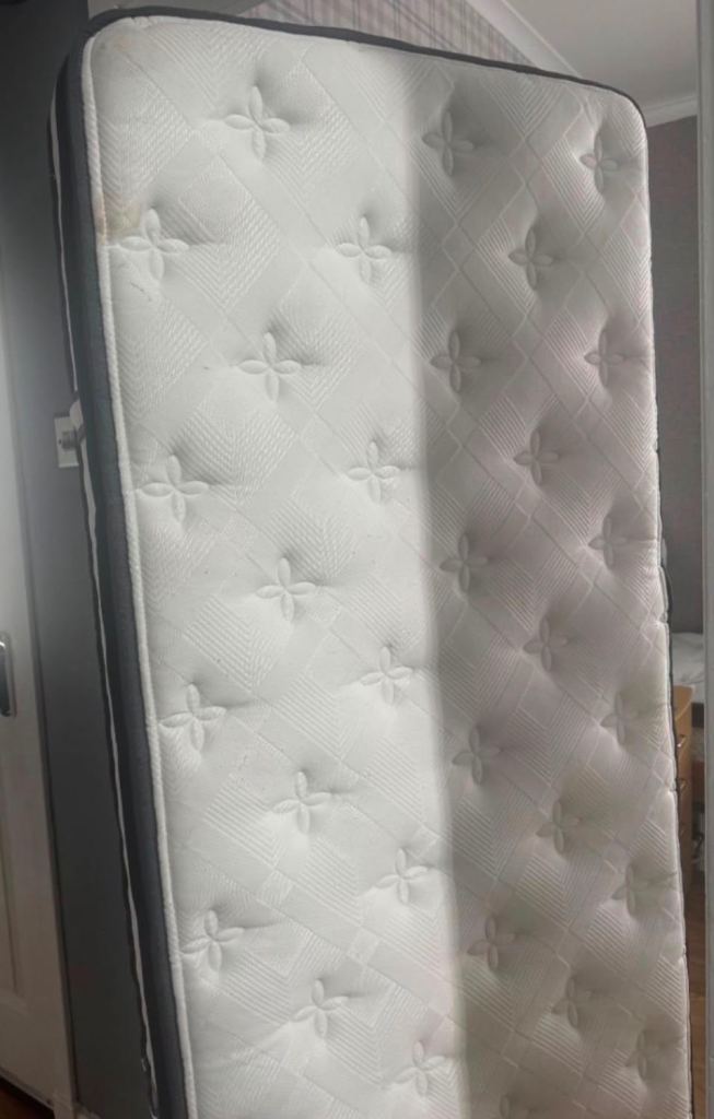 FREE SINGLE MATTRESS GREAT CONDITION FREE