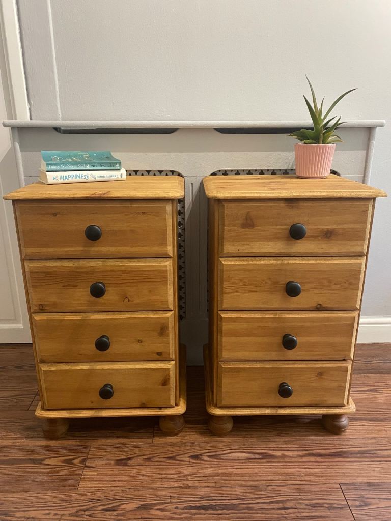 2 pine bedside tables 