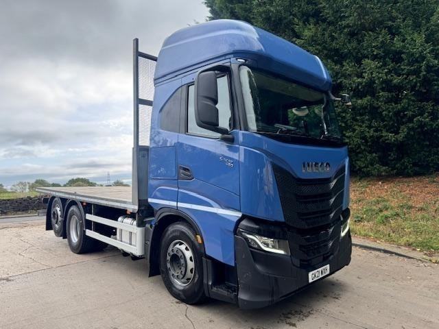2021 21 Iveco S-WAY 420 Euro 6 6x2 lift/steer 18ft10 flat bed double bunk fridge