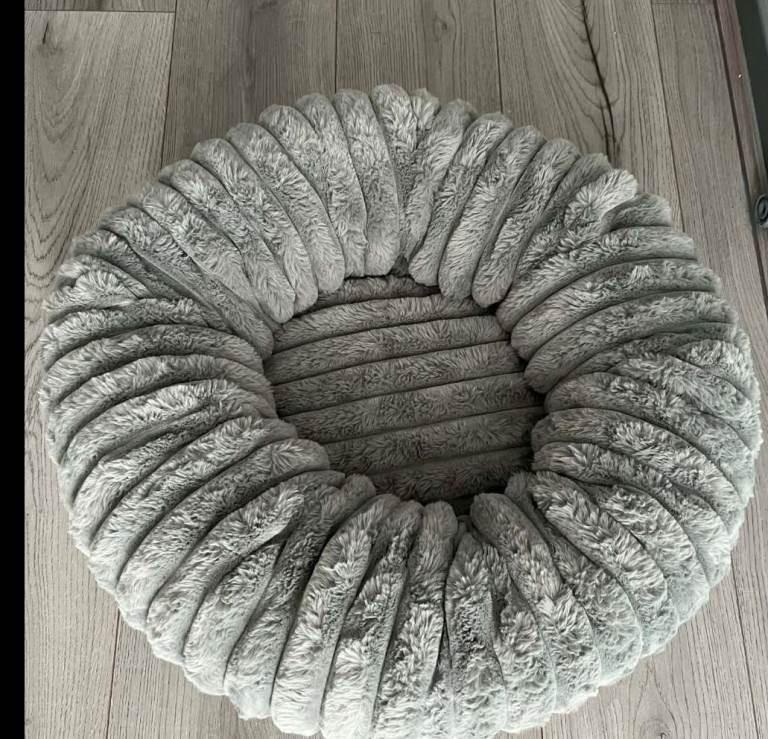 Cat/dog doughnut bed 