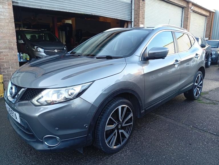 2015 Nissan Qashqai 1.6 dCi Tekna 5dr Xtronic HATCHBACK Diesel Automatic