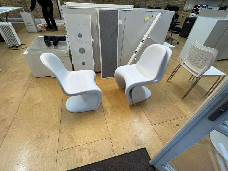 PRE-OWNED PANTON PLASTIC CHAIR OFFICE RECEPTION MEETING CHAIR £79 each x3