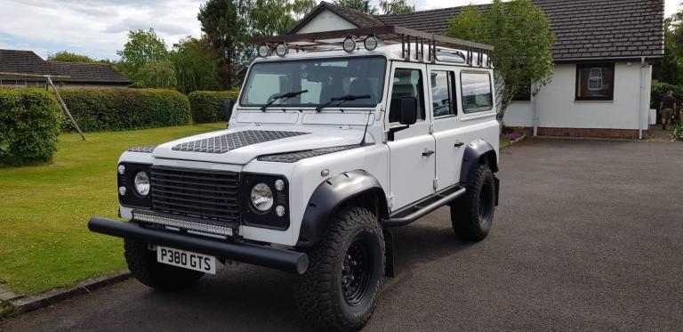 Land Rover Defender 