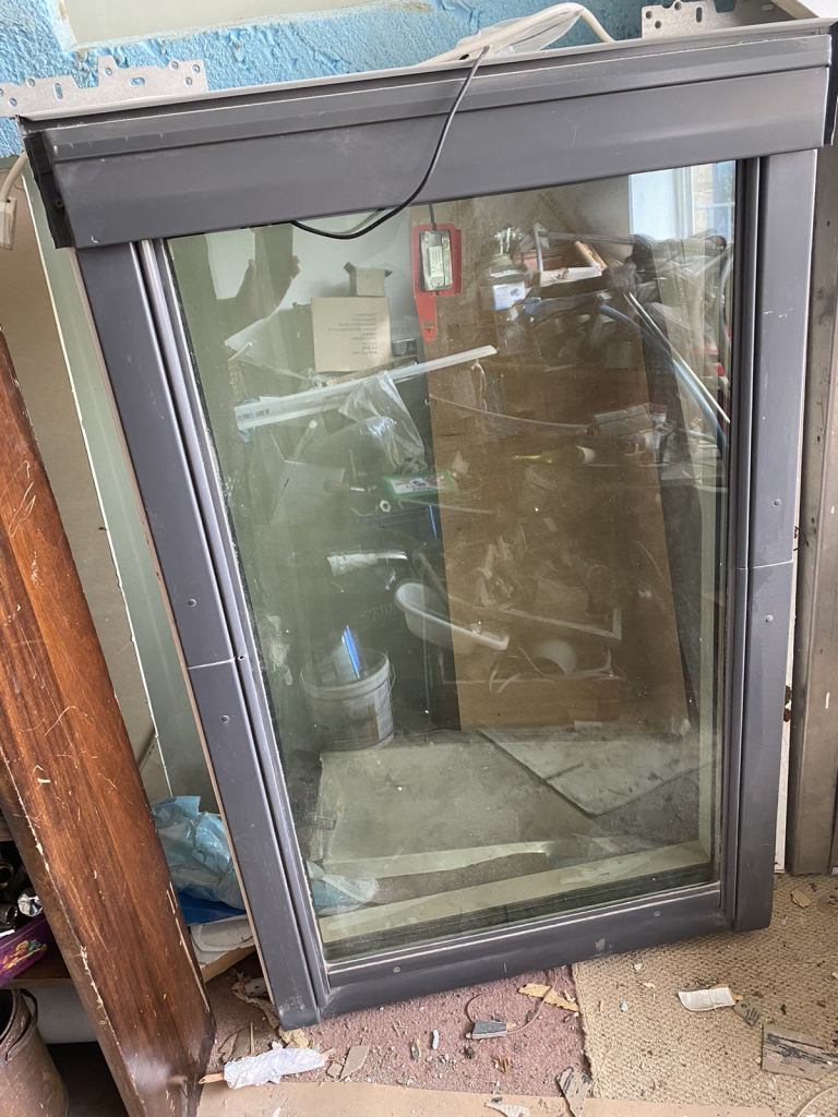 Deluxe Roof Window with Remote Control 