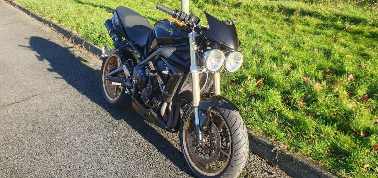 2011 TRIUMPH STREET TRIPLE 675 STUNNING BIKE