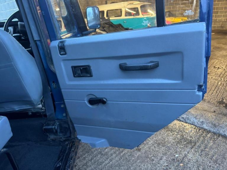 2000 Land Rover Defender Hard Top Td5 PANEL VAN DIESEL Manual