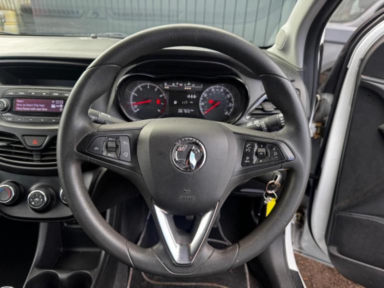 VAUXHALL VIVA 1.0i SE Hatchback 5dr Petrol Manual Euro 6 (75 ps) White Manual Pe