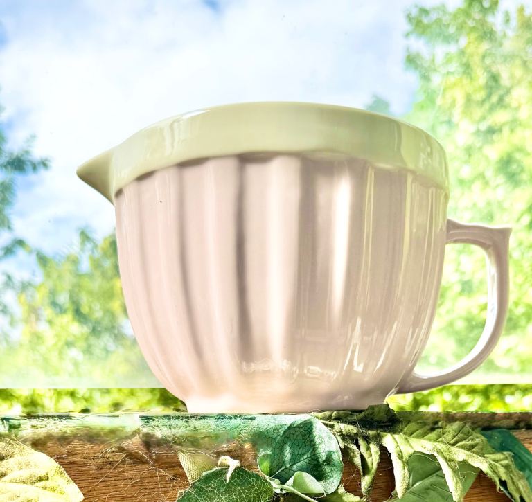 Pink Ceramic Mixing Bowl with Spout – Good Condition
