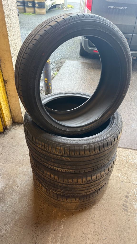 Yokohama Bluearth-GT AE51 (235/40/R19)