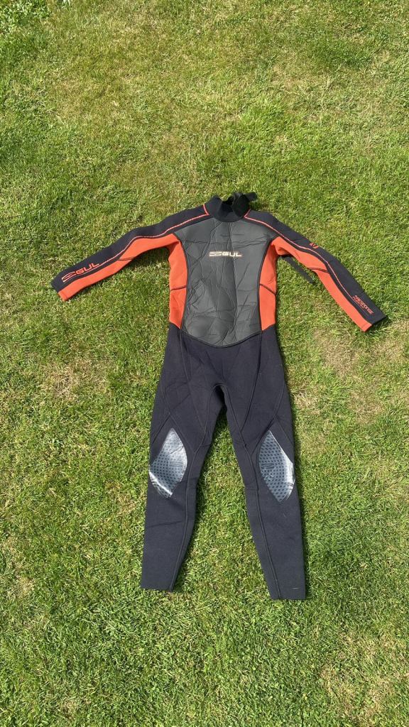 GUL child’s wetsuit in very good condition 