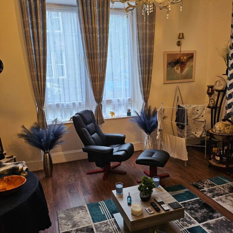 1 bedroom westend groud floor flat