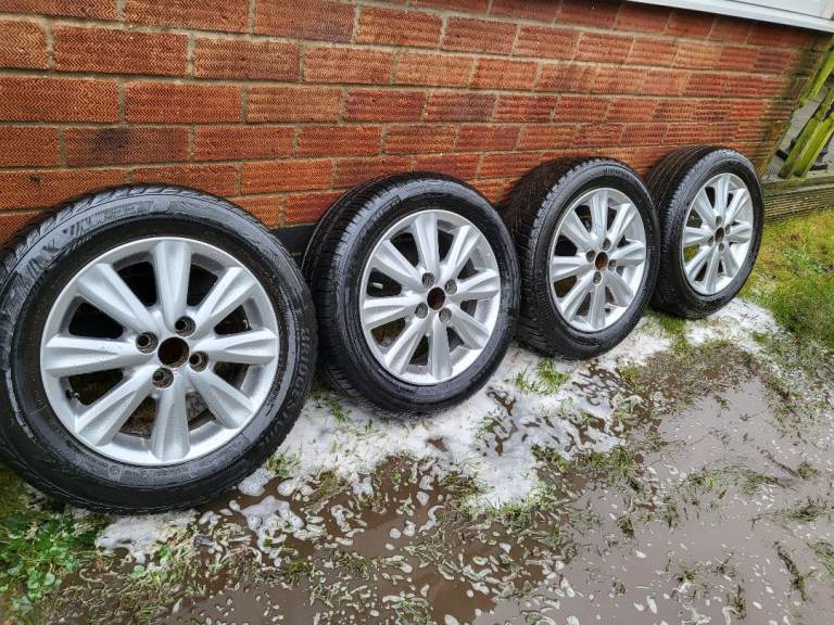 15 inch 4x100 Toyota Yaris Alloy wheels 