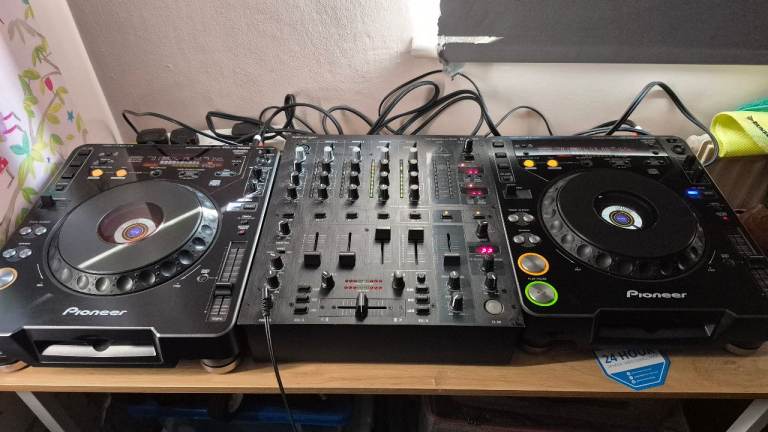 Pioneer DJ Setup with Behringer Mixer – Good Condition