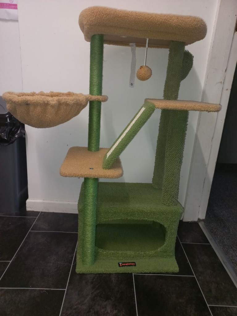 Cat bed/ scratch post