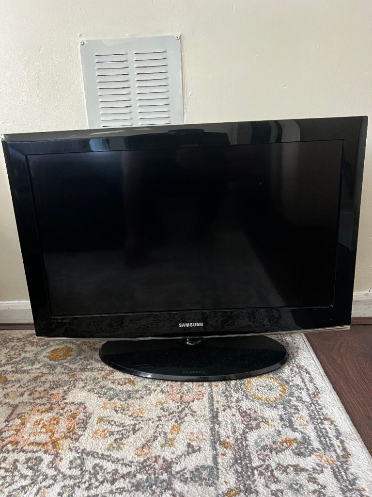 Samsung LE32B450C2WXXU 32-inch TV – Good Condition