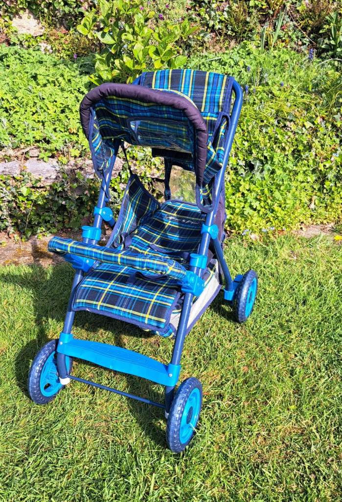 Dolls pushchair