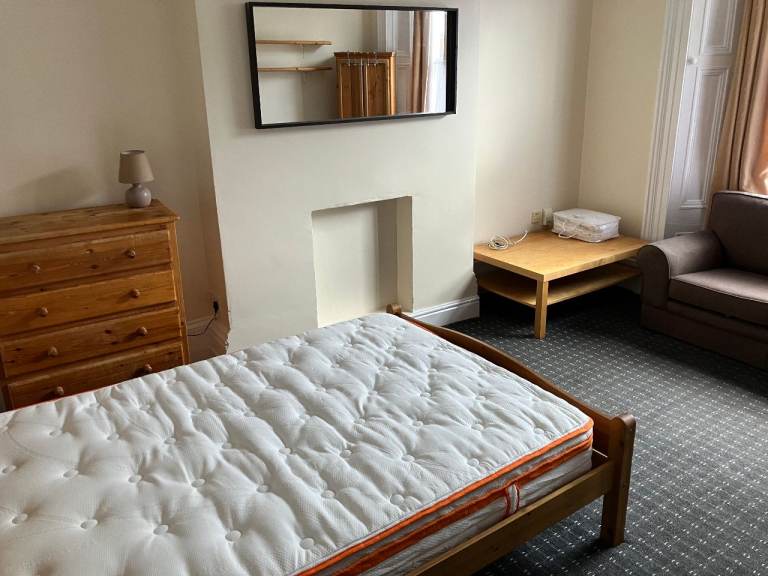   Fully furnished house share in quiet lane in Wavertree