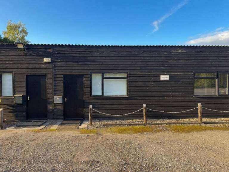 Business / Studio Unit to Let in Henley-on-Thames – 326 sq ft