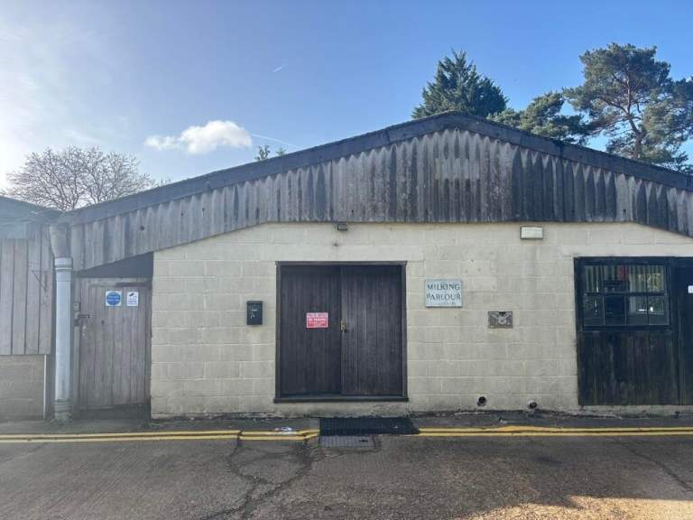 Light Industrial Unit to Let in Henley-on-Thames – 945 sq ft