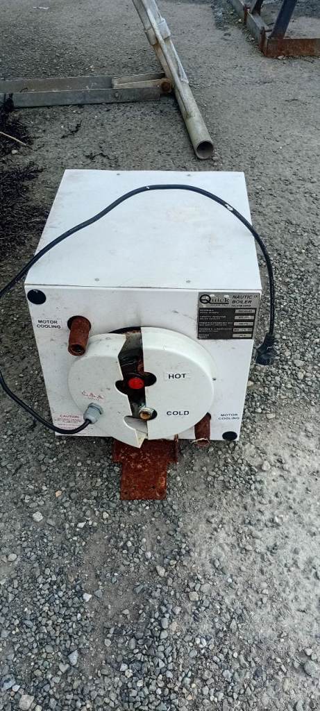 Calorifier for boat 