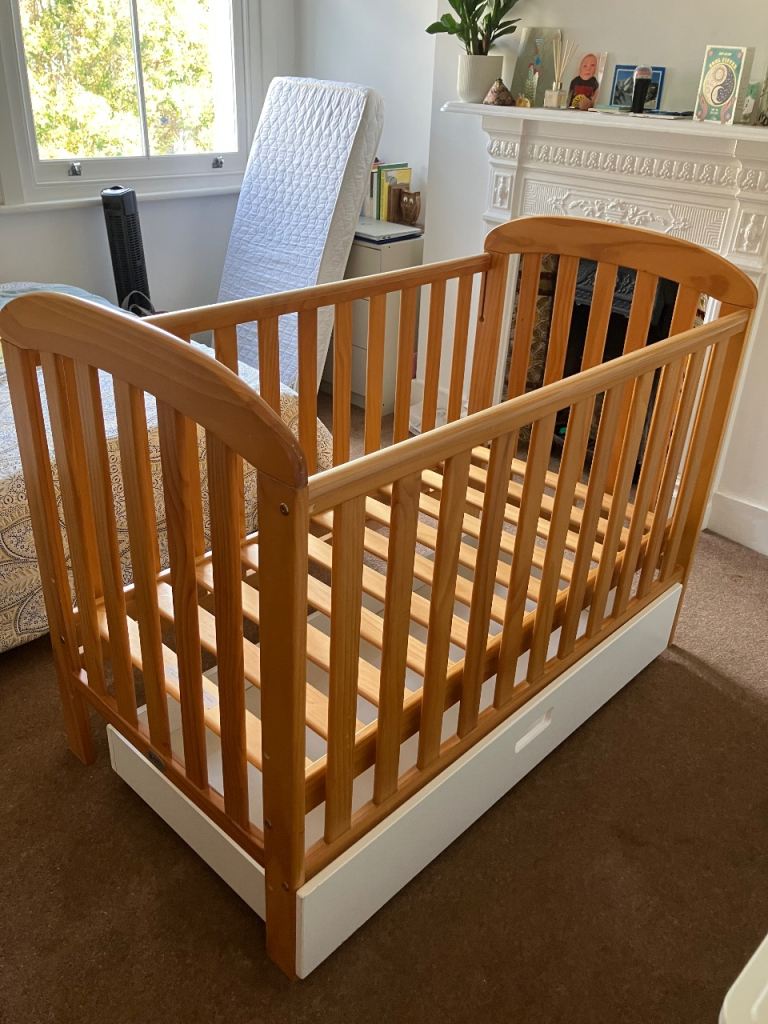 Drop-side wooden cot bed