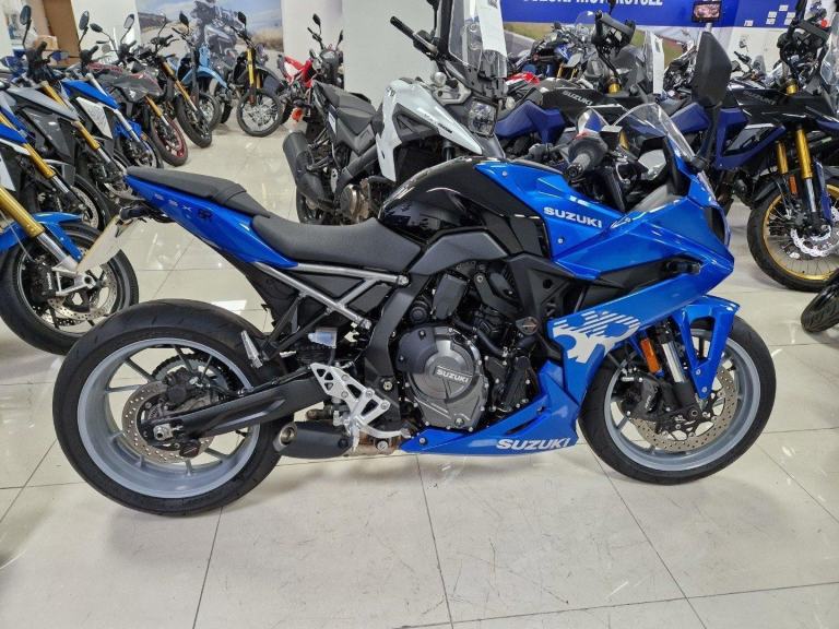 SUZUKI GSX-8R IN BLUE