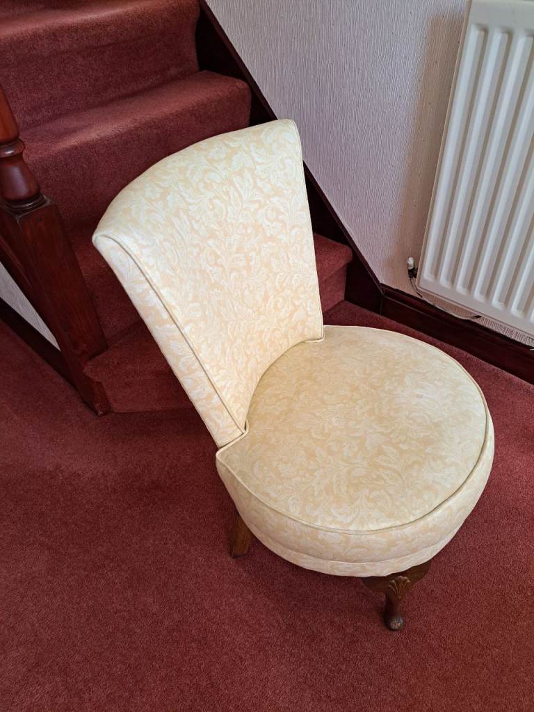 Cream Upholstered Accent Chair – Good Condition