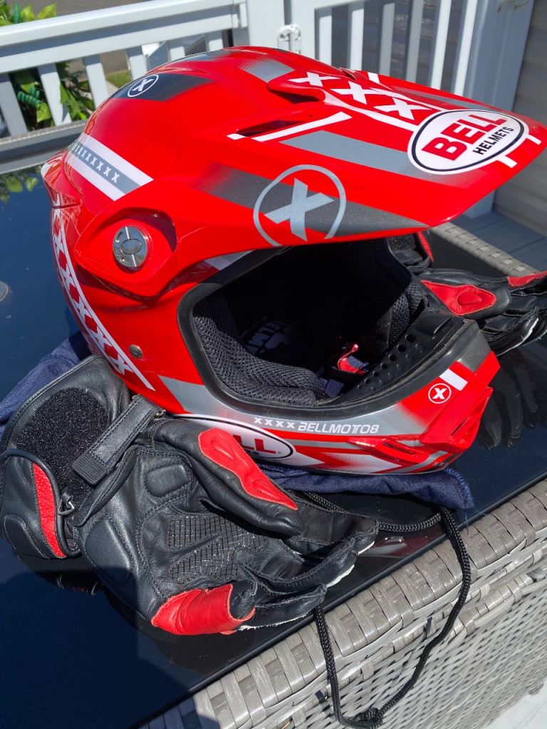 Bell Helmets Red Motorcycle Helmet with Gloves – Good Condition