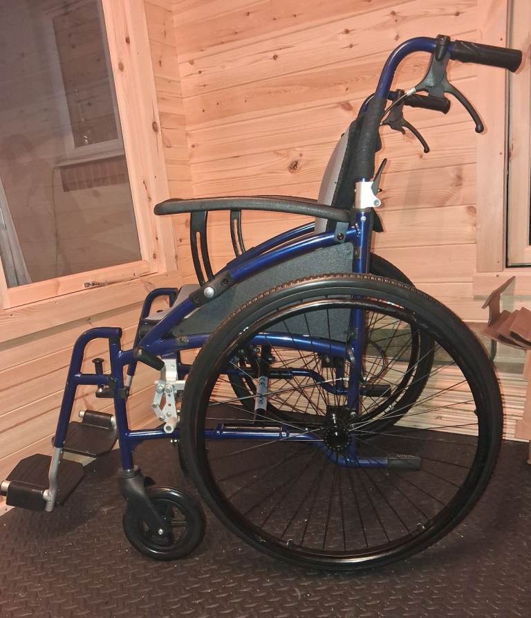 Super Lightweight Aluminium Wheelchair 