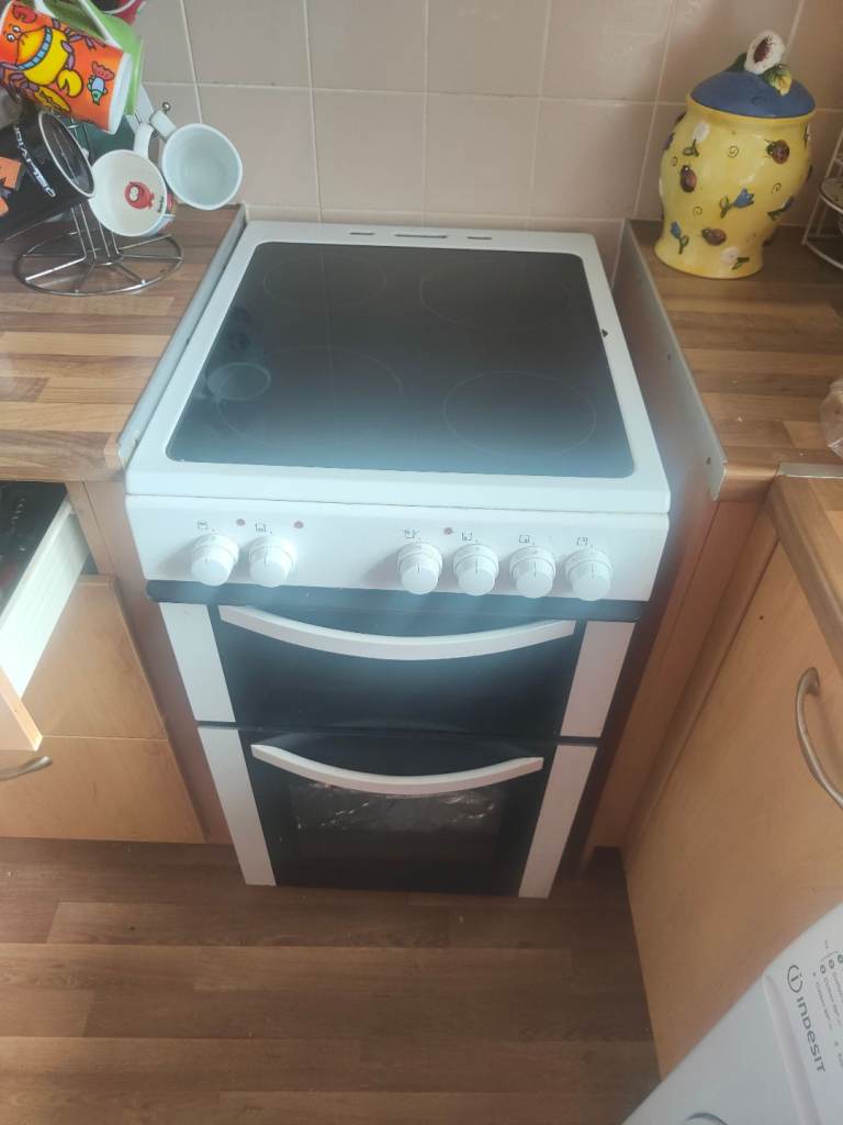 Indesit 50cm Electric Double Cooker – Ceramic Hob – White