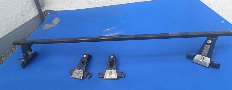 Lockable Thule roof rack attachments