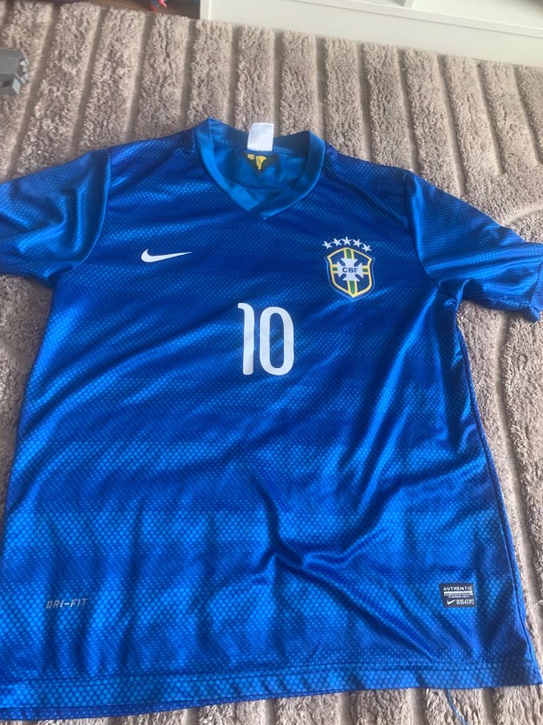 Retro 2014 Neymar Brazil away top