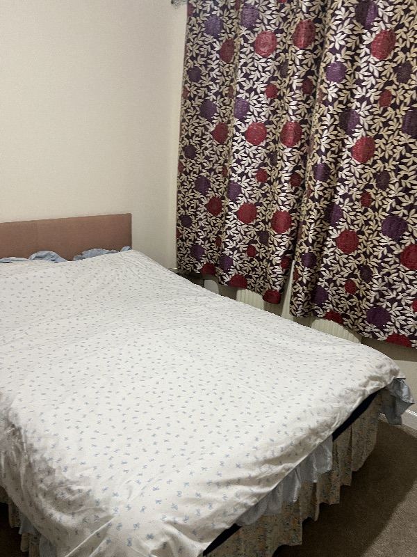 Double bedroom to share 