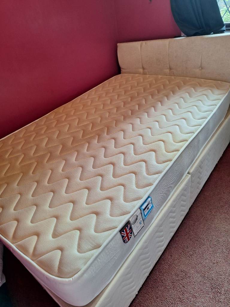 4 feet wide Bed with Matress