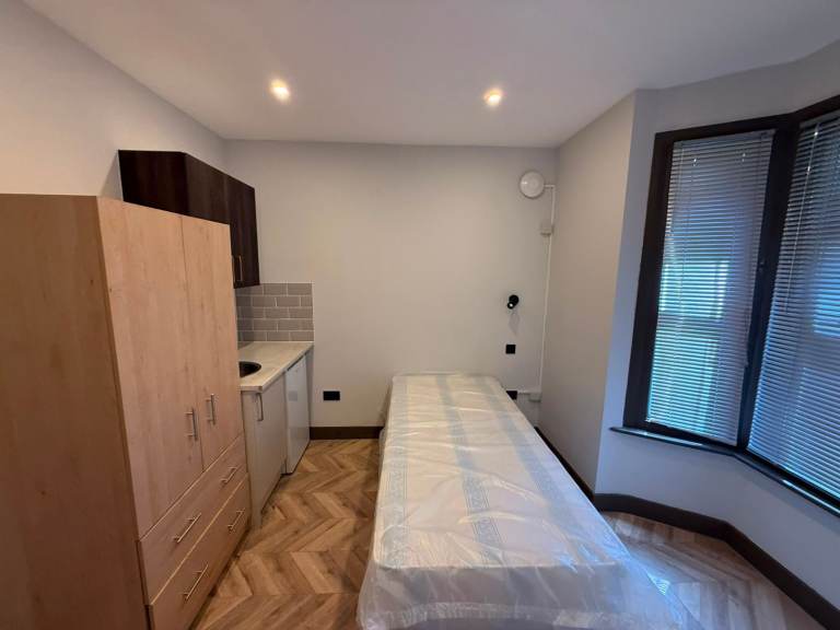 BENEFITS ACCEPTED - Studio Flat Available in Hayes Hillingdon UB7