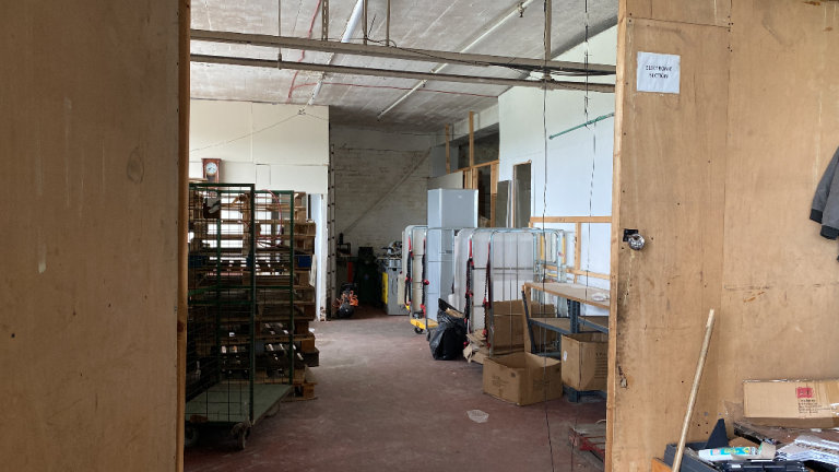 Warehouse to let / Unit to let / workshop / storage unit space  Amazon ebay 600 sq ft - 2000 sq ft