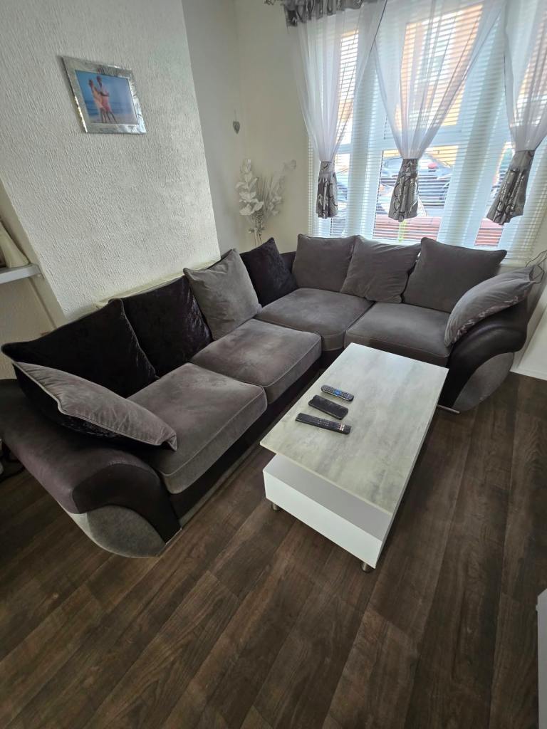 Large Corner Sofa – Grey Fabric, Good Condition