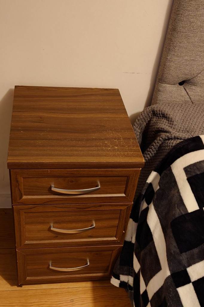 2 Bedside Cabinets