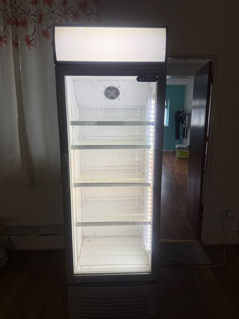 Display fridge 