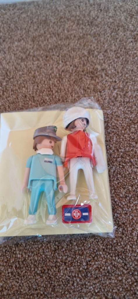 TWO PLAYMOBILE FIGURES. CLINIC. IN EXCELLENT CONDITION.
