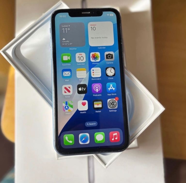iPhone XR unlocked Blue Excellent condition 