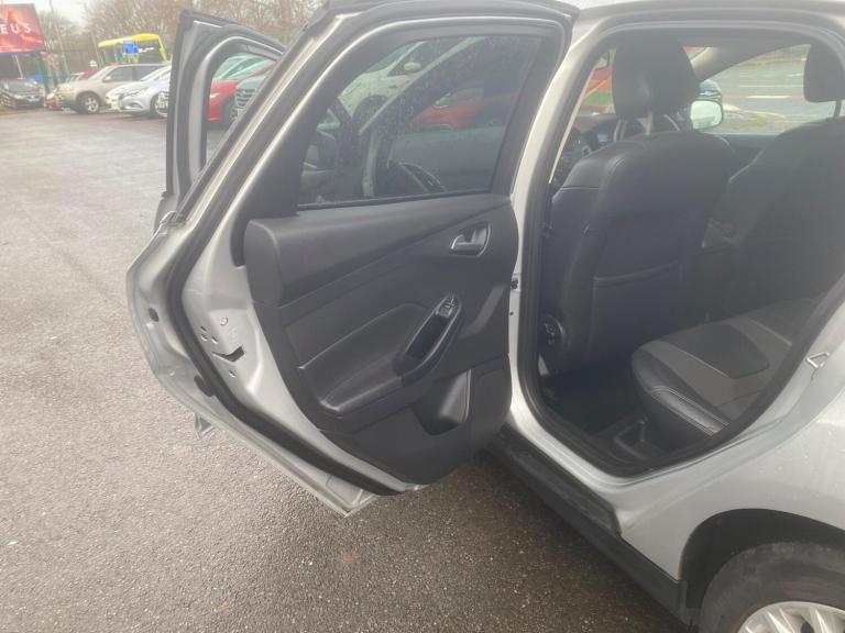 2011 Ford Focus 1.6T EcoBoost Titanium X Euro 5 (s/s) 5dr HATCHBACK Petrol Manual