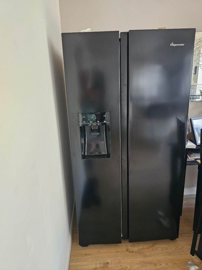 Fridgemaster Black American Style Fridge Freezer with Water Dispenser