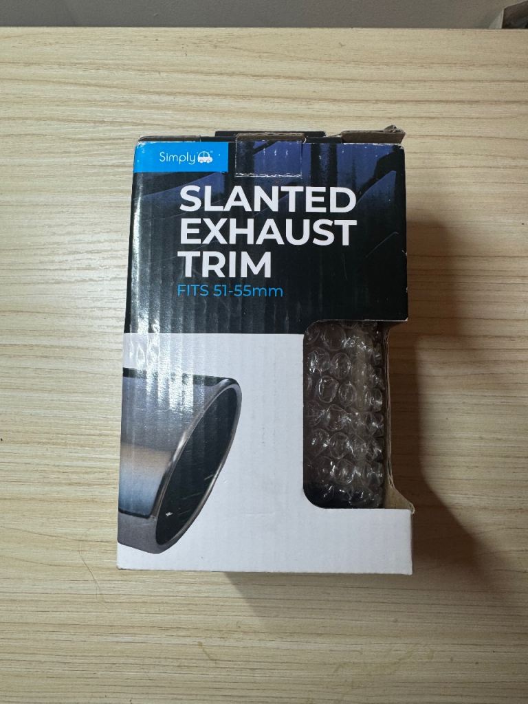 Slanted exhaust trim 