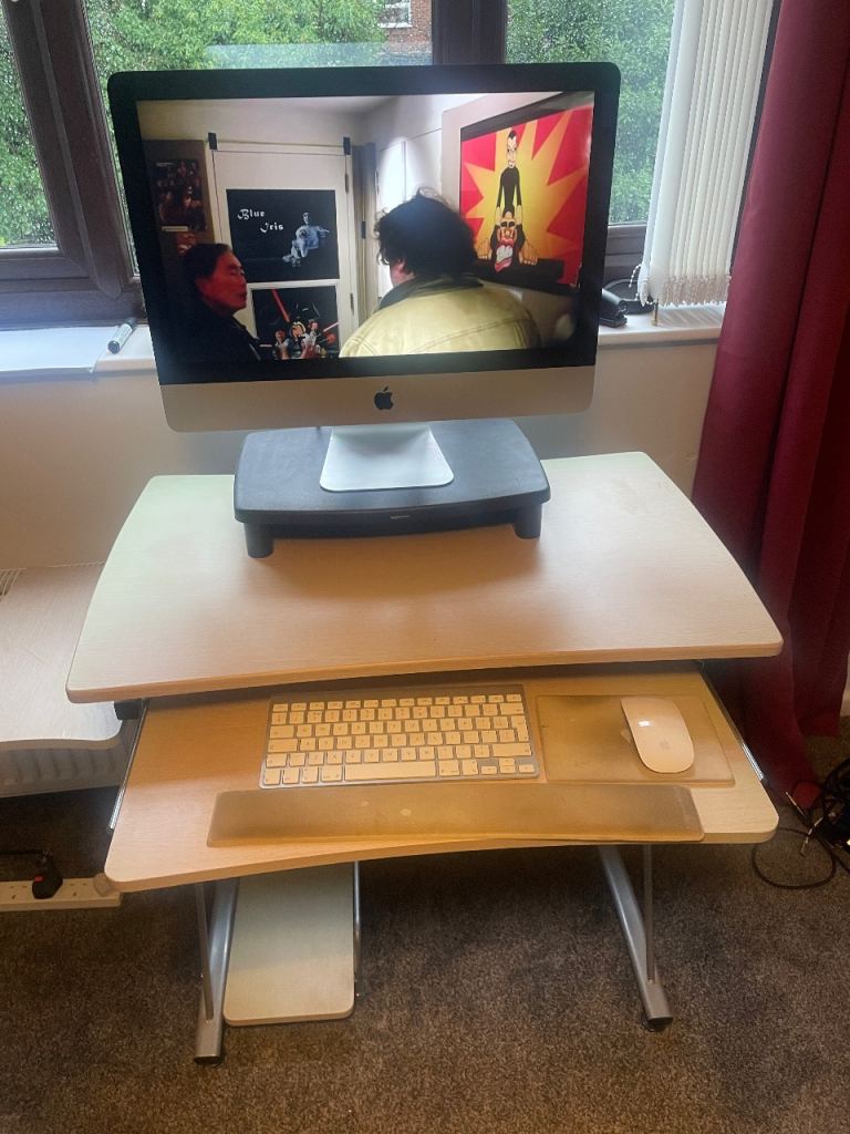 Cool computer table