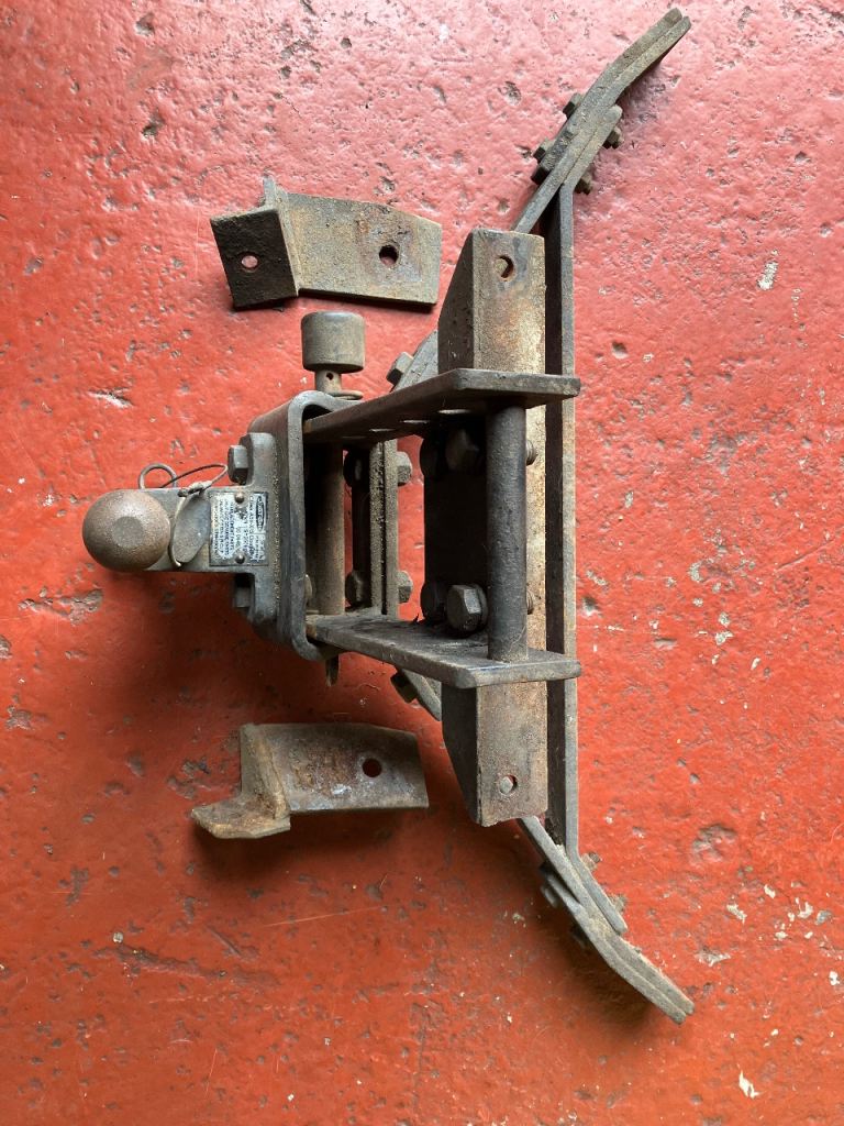 Defender 90 TD5 tow bar assembly 