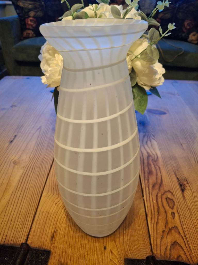 Decorative Frosted Glass Vase – White